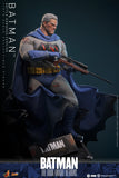 *PREORDER DEPOSIT* Batman: The Dark Knight™ Returns - 1/6th scale Batman™ (Battle Damaged Version) Collectible Figure