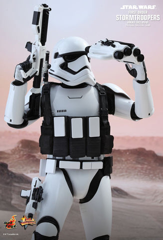 Star Wars: The Force Awakens Stormtrooper (Jakku Exclusive) 1/6th Scale Collectible Figure